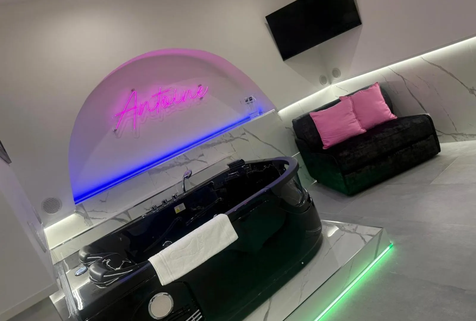 Antoine Suite Room Bari 0*,  Italia
